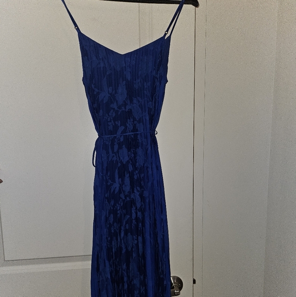 Banana Republic Blue Radiant Pleated Midi Dress size small - Picture 3 of 4